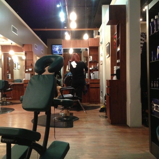 Foto tirada no(a) GQ Barber Lounge por David B. em 11/10/2012
