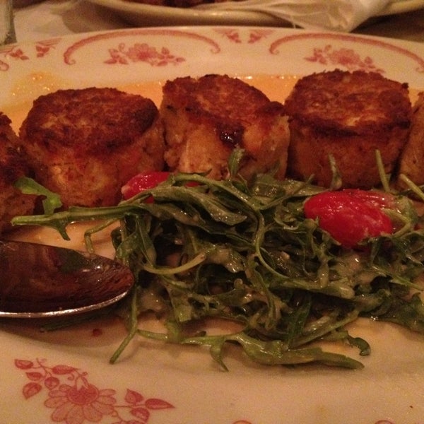 Photo taken at Maggiano&#39;s Little Italy by Dianne S. on 7/3/2013