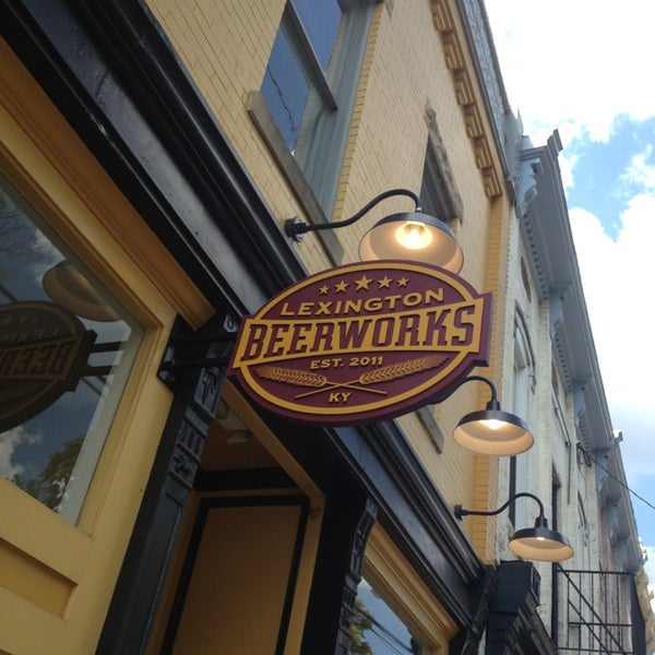 รูปภาพถ่ายที่ Lexington Beerworks โดย Jenny C. เมื่อ 6/22/2013