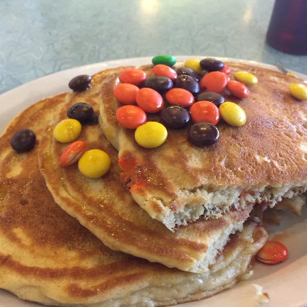 Decided to try a new breakfast place and I'm glad I did! This place is great. Good value for the amount of food you get. I recommend the Reese's Pancakes! Very tasty.