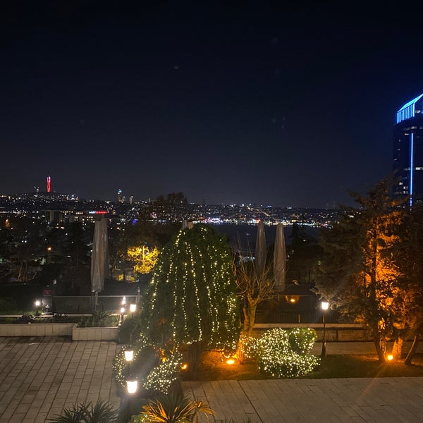 Das Foto wurde bei Hilton Istanbul Bosphorus von Saleh 🏋🏻‍♂️ am 12/14/2022 aufgenommen