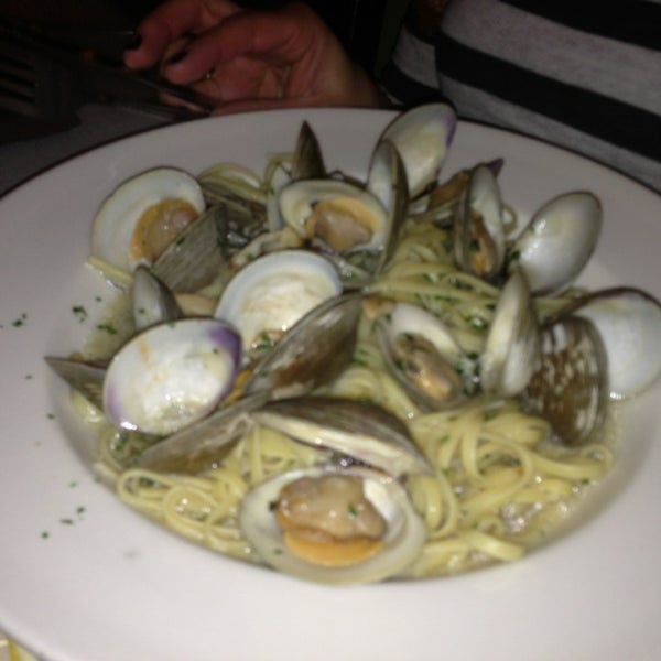 Foto diambil di Presto&#39;s Italian Restaurant oleh Phil D. pada 1/19/2013