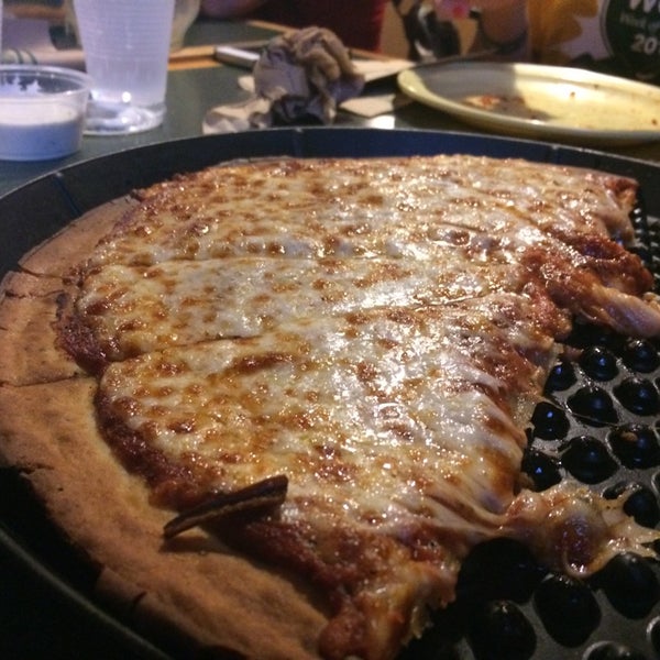 9/25/2014にNancy L.がWoodstock&#39;s Pizzaで撮った写真