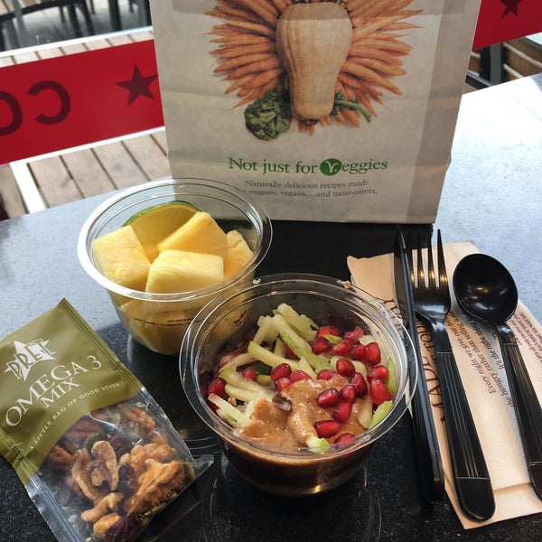 Photo taken at Pret A Manger by Paulina M. on 5/15/2017