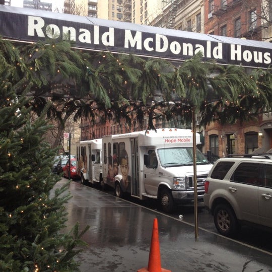Снимок сделан в Ronald McDonald House New York пользователем Lydia G. 12/9/2012