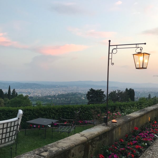 Foto diambil di Belmond Villa San Michele oleh Babis K. pada 5/6/2018