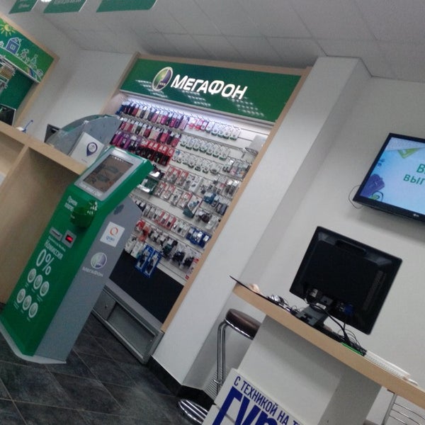 Мегафон логин 2. Акции в магазине мегафон. Салон мегафон. Мегафон салон орел. Смартфоны в салоне мегафон.