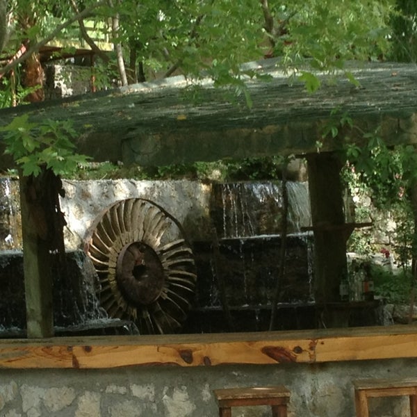6/8/2013에 Demet B.님이 Orjinal şelale park yaka şelalesi에서 찍은 사진