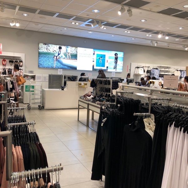 H M 5900 Sugarloaf Pkwy