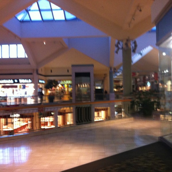 Foto tirada no(a) Gwinnett Place Mall por Yawei L. em 12/27/2012