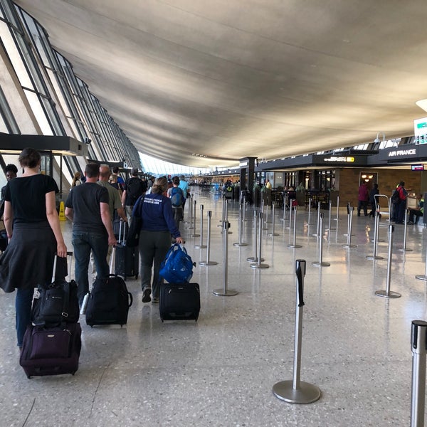 Пассажиры в аэропорту домодедово. Пулково объект фото. Jedda terminal n. Main terminal. Международный аэропорт вашингтон даллес внутри.