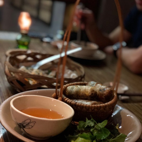 8/16/2018 tarihinde Anna J.ziyaretçi tarafından Cau Go Restaurant'de çekilen fotoğraf
