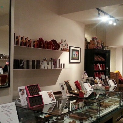 2/9/2013에 Aysa T.님이 Alexeeva &amp; Jones Chocolate Boutique에서 찍은 사진