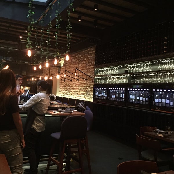 4/20/2018 tarihinde Yutaka I.ziyaretçi tarafından Napoleon Food &amp; Wine Bar'de çekilen fotoğraf