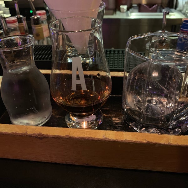 Foto diambil di The Whisky Bar KL oleh Yutaka I. pada 11/11/2018