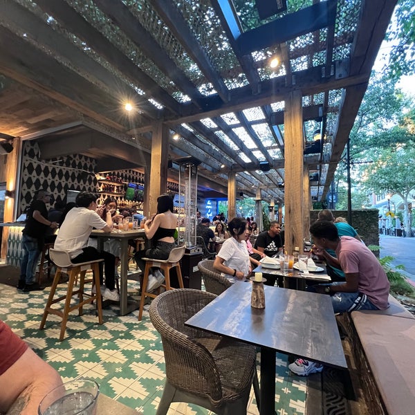 6/27/2022 tarihinde Roshni P.ziyaretçi tarafından El Jardin Tequila Bar'de çekilen fotoğraf