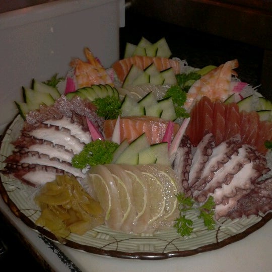 11/25/2012 tarihinde Junior N.ziyaretçi tarafından Sushi Mart'de çekilen fotoğraf