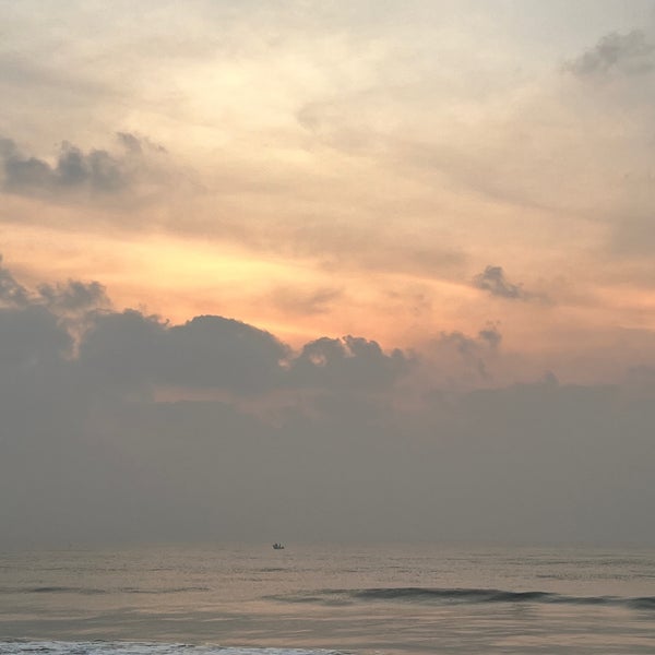 Photo taken at Besant Nagar Beach (Edward Elliot&#39;s Beach) by Arun Ray on 3/2/2024