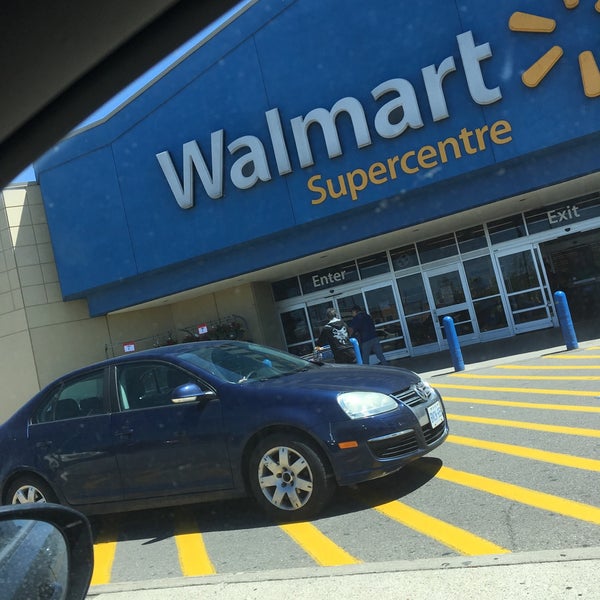 Foto diambil di Walmart Supercentre oleh Nancy H. pada 5/20/2017
