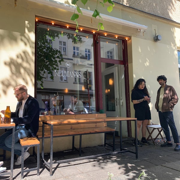 รูปภาพถ่ายที่ Neumanns Café โดย Matteo G. เมื่อ 5/15/2022