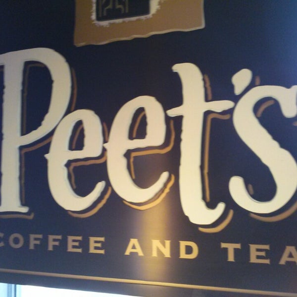 รูปภาพถ่ายที่ Peet&#39;s Coffee &amp; Tea โดย AprilRegie S. เมื่อ 3/15/2014