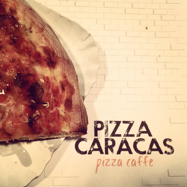 Foto tirada no(a) Pizza Caracas. Pizza-Caffe por Hen M. em 5/16/2013