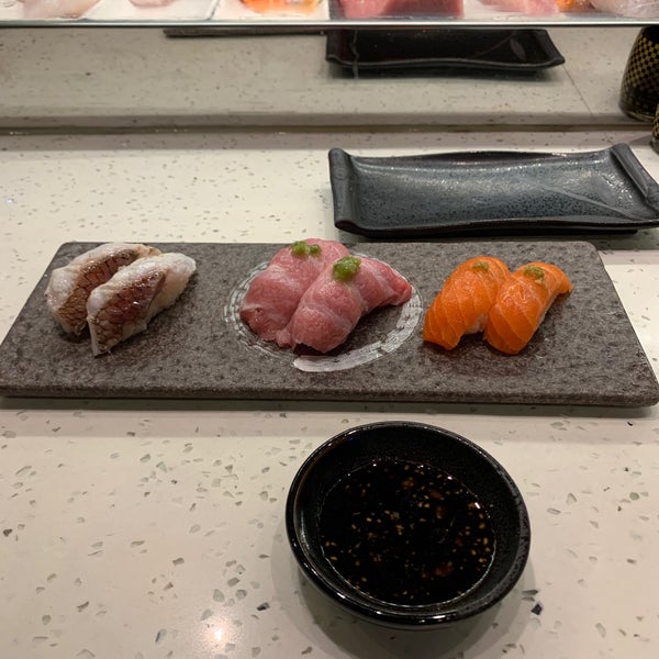 รูปภาพถ่ายที่ Yuubi Japanese Restaurant โดย Michael W. เมื่อ 9/22/2019
