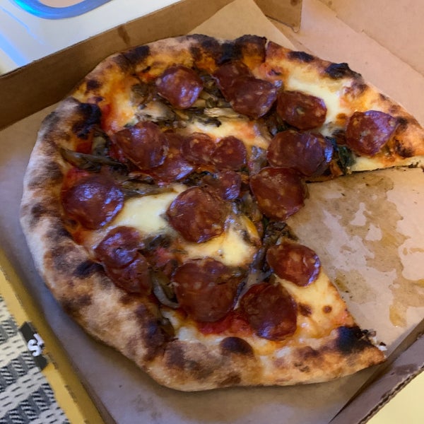 3/25/2021 tarihinde Michael W.ziyaretçi tarafından Pizzeria Delfina'de çekilen fotoğraf