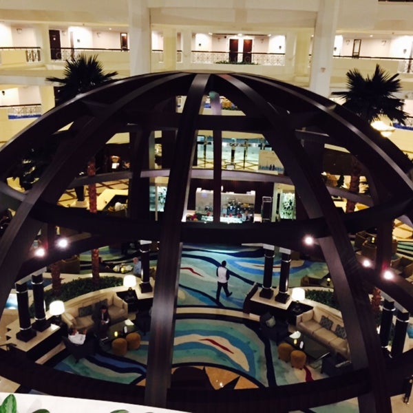 11/24/2015 tarihinde Kapalıziyaretçi tarafından Al Bustan Rotana Hotel  فندق البستان روتانا'de çekilen fotoğraf