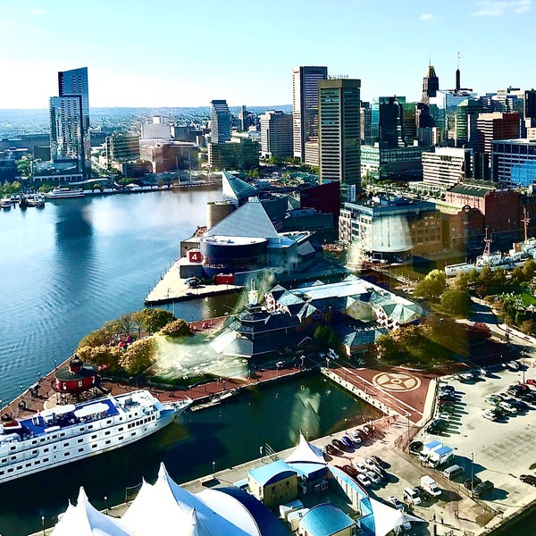 รูปภาพถ่ายที่ Baltimore Marriott Waterfront โดย Biz T. เมื่อ 11/4/2019