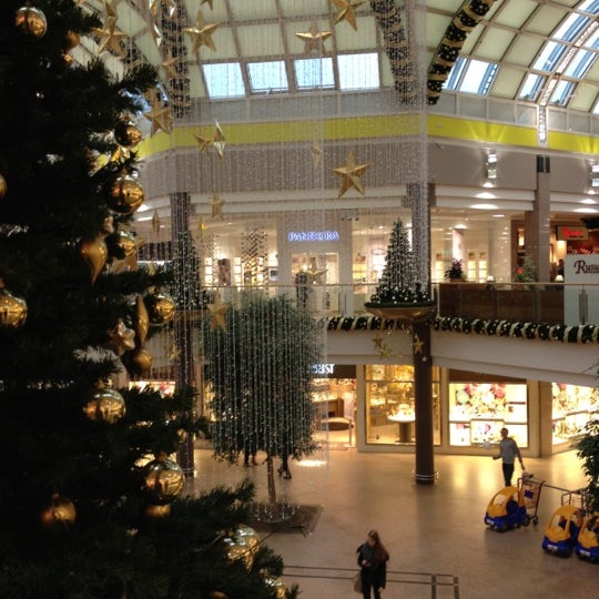 Das Foto wurde bei Elbe Einkaufszentrum (EEZ) von Fiona S. am 11/13/2012 aufgenommen
