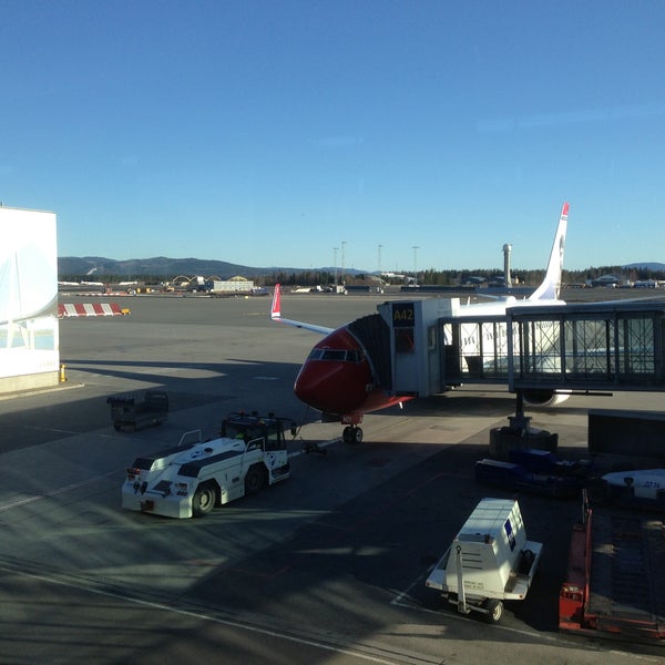 รูปภาพถ่ายที่ Oslo Airport (OSL) โดย Дмитрий Г. เมื่อ 5/2/2013