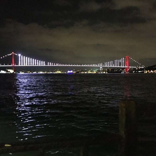 Photo taken at Çengelköy Çınaraltı by Yusuf Ö. on 8/14/2018