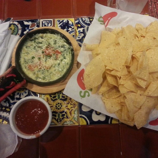 Photo taken at Chili&#39;s Grill &amp; Bar by Diana A. on 8/19/2013