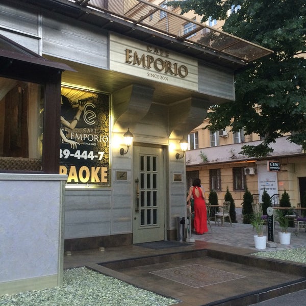 6/22/2016 tarihinde Zhenya M.ziyaretçi tarafından Emporio Cafe'de çekilen fotoğraf
