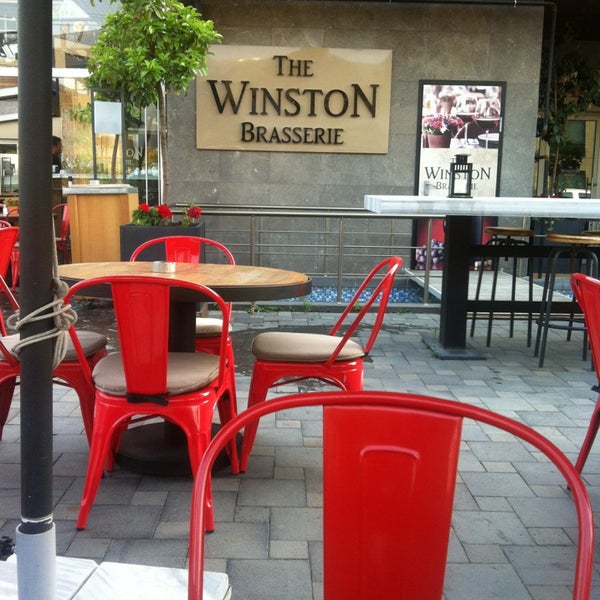 รูปภาพถ่ายที่ The Winston Brasserie โดย Fatih S. เมื่อ 6/25/2013