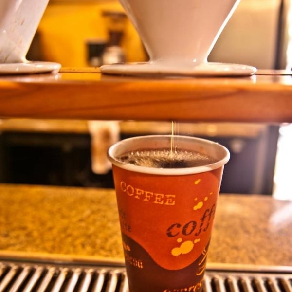 2/9/2013 tarihinde Tricia H.ziyaretçi tarafından Kettle Coffee &amp; Tea'de çekilen fotoğraf