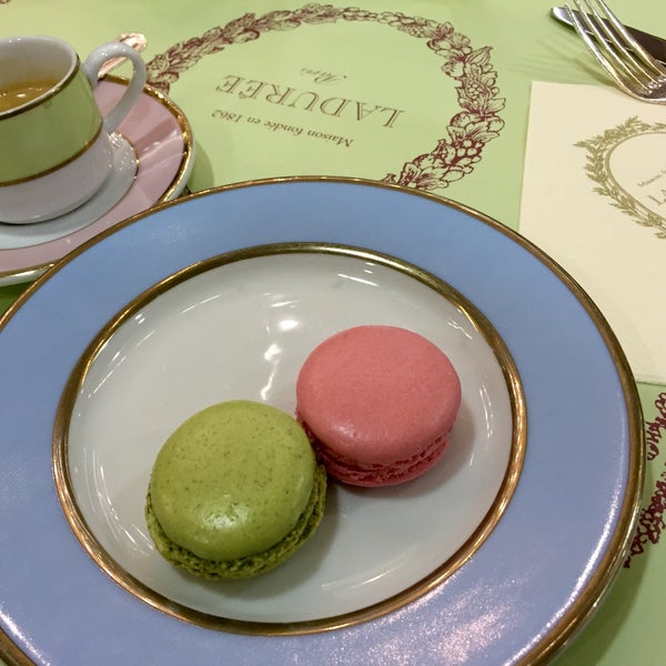 Меню Laduree сент Оноре роза