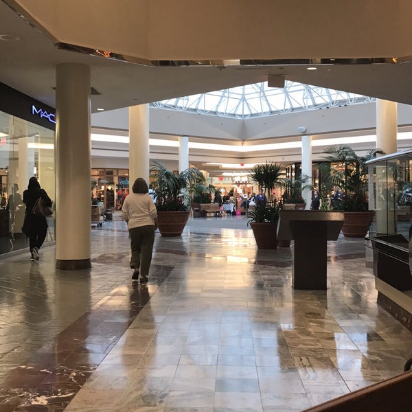 2/17/2017 tarihinde Gregory B.ziyaretçi tarafından Lakeside Shopping Center'de çekilen fotoğraf
