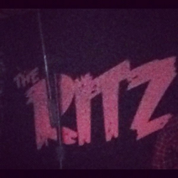 รูปภาพถ่ายที่ The Ritz Detroit โดย Gregory B. เมื่อ 12/8/2012