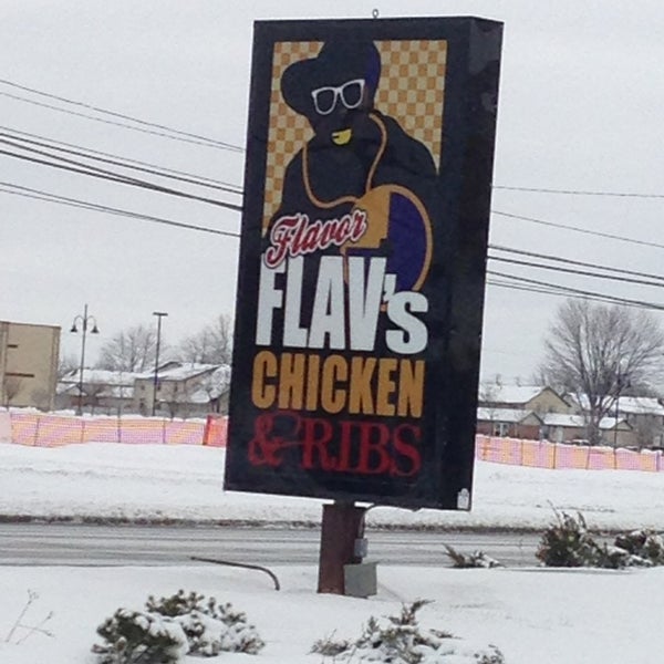 รูปภาพถ่ายที่ Flavor Flav&#39;s Chicken &amp; Ribs โดย Gregory B. เมื่อ 2/8/2013