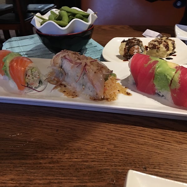 Снимок сделан в Sake2Me Sushi - Cerritos пользователем Franklin C. 11/24/2015