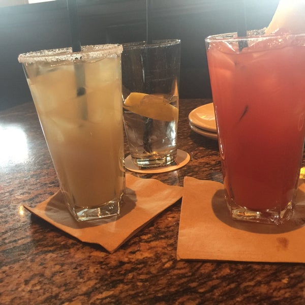 Photo taken at BJ&#39;s Restaurant &amp; Brewhouse by maria s. on 5/31/2017