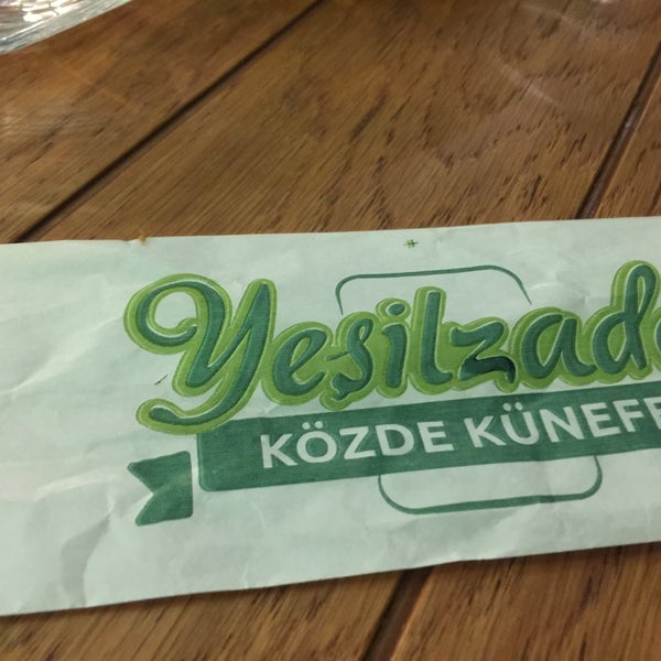 รูปภาพถ่ายที่ Yeşilzade Kömürde Künefe โดย Cool B. เมื่อ 5/18/2017