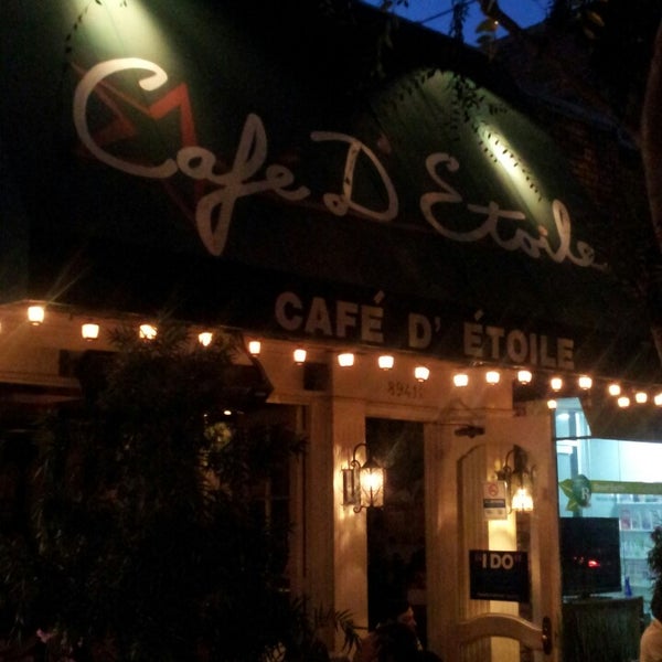 Photo taken at Café D&#39;Étoile by devo on 6/28/2013