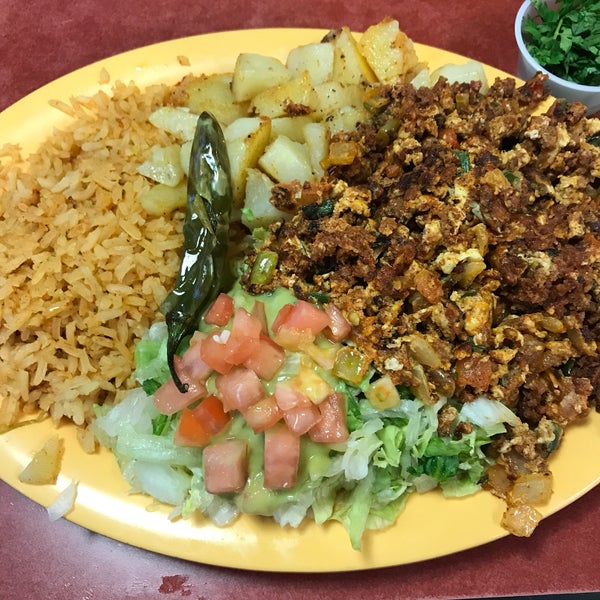 รูปภาพถ่ายที่ Los Sanchez Restaurant โดย Kenny K. เมื่อ 9/14/2017