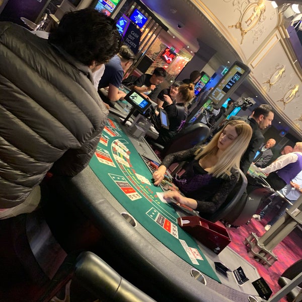 Foto tomada en The Hippodrome Casino  por Emre K. el 9/12/2019