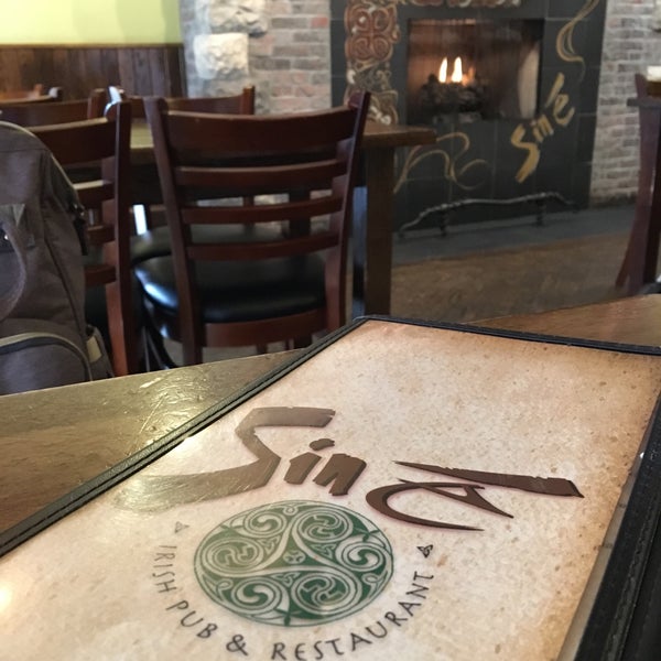 รูปภาพถ่ายที่ Siné Irish Pub &amp; Restaurant โดย Rob D. เมื่อ 1/26/2019