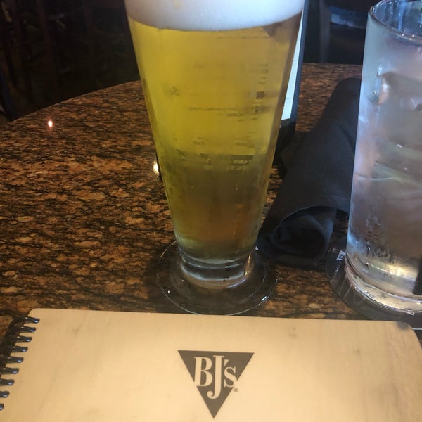 Photo taken at BJ&#39;s Restaurant &amp; Brewhouse by Zach F. on 10/4/2019