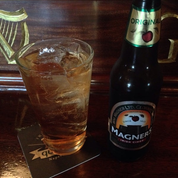 Foto tirada no(a) Quigley&#39;s Irish Pub por Zach F. em 12/26/2014